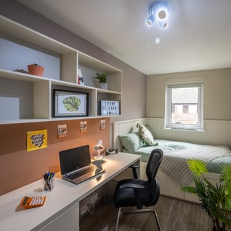 5 Bed Townhouse Standard - Image 1